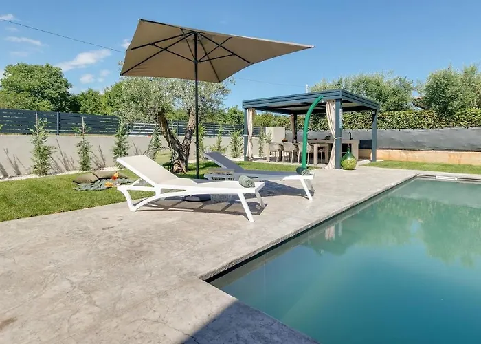 Guest house Maslina By 4*